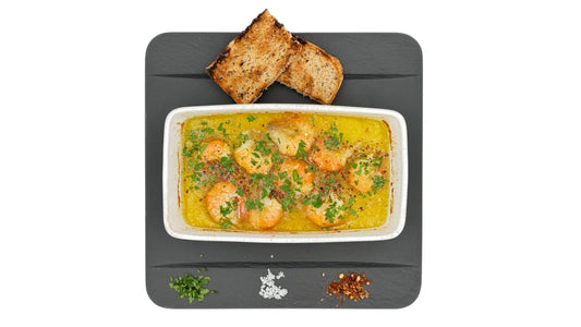 Black-Tiger-Garnelen, Oliven-Öl, Knoblauch, Chili Chili-Allrounder, Brot um das leckere Öl zu tunken.