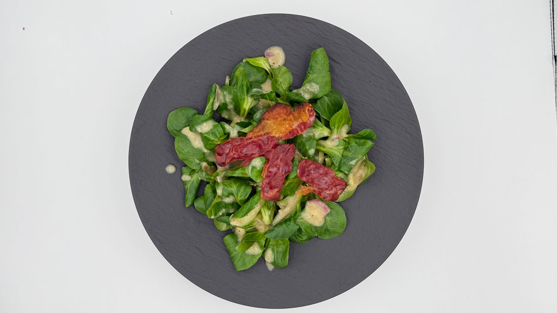 Cremiges Kartoffel-Dressing mit Zwiebel, Essig und Senf – einfaches hausgemachtes Dressing für Salate